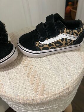 Vans Kids Velcro Leopard Skate Shoe - Black and Tan